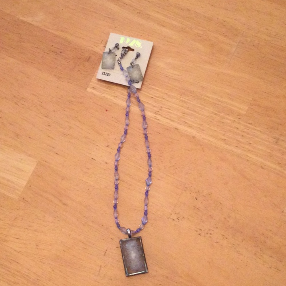 Earring and necklace set